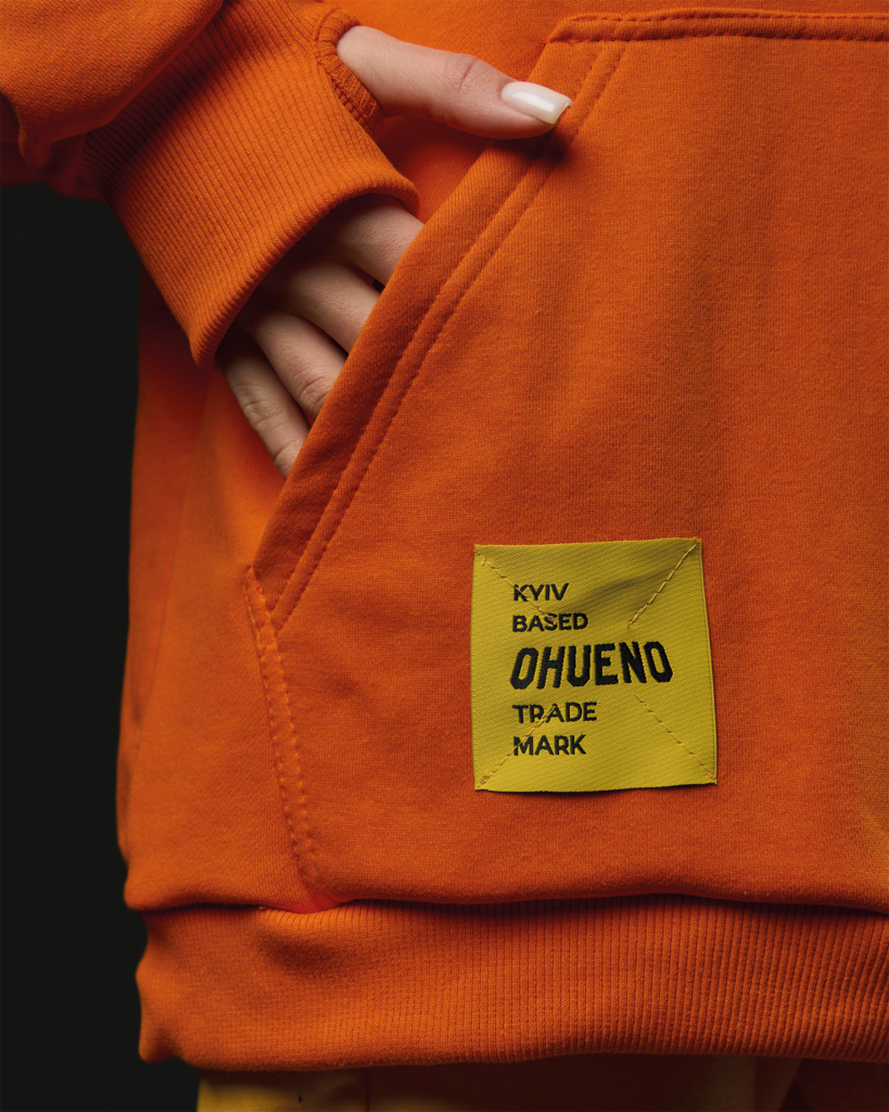 Bluza z kapturem oversize (Pomarańczowy) Image: https://ohueno-official.com/wp-content/uploads/2ktsv--819x1024.png