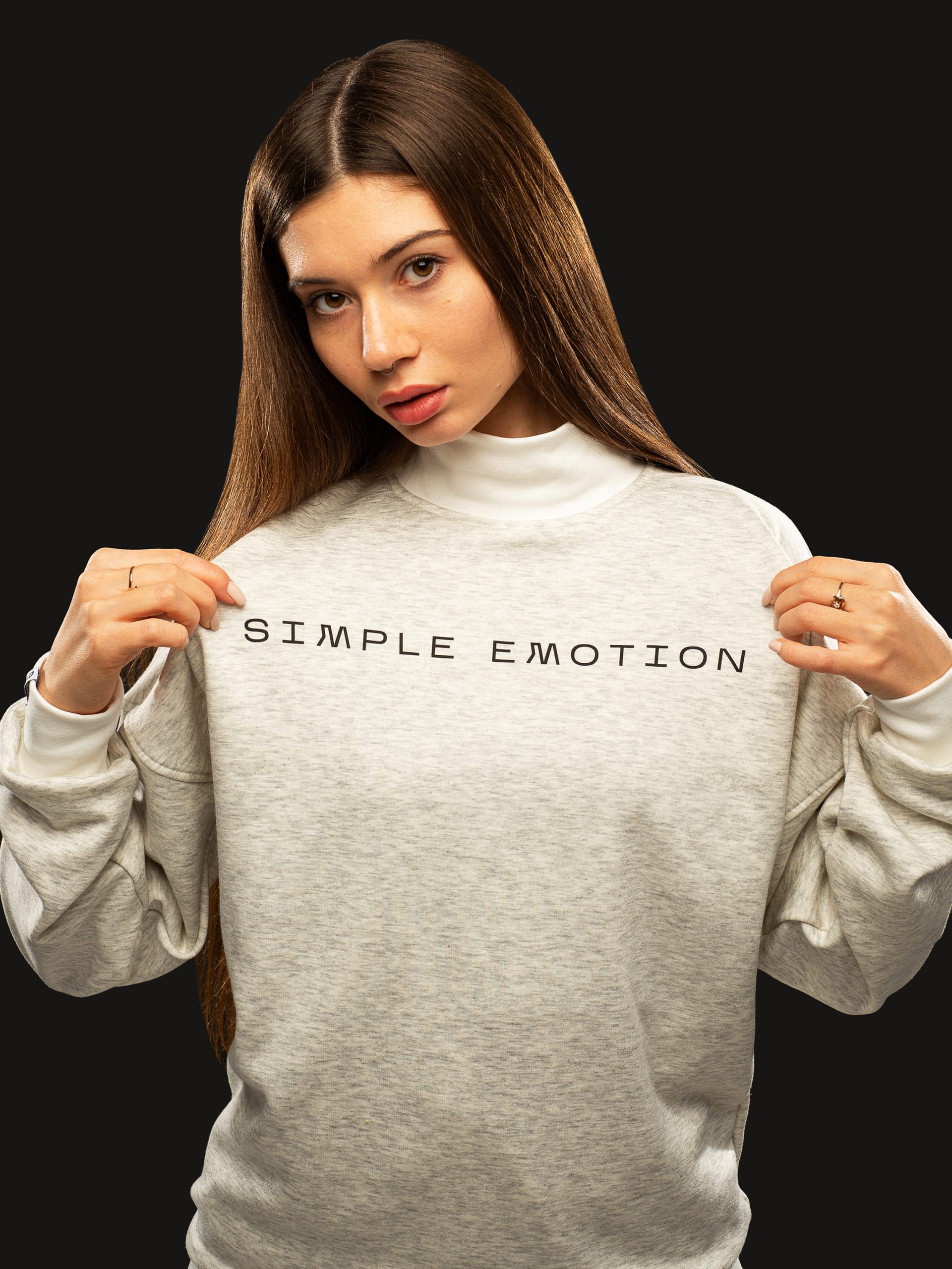 Winter sweatshirt melange Image: https://ohueno-official.com/wp-content/uploads/lek_6802-scaled.jpg
