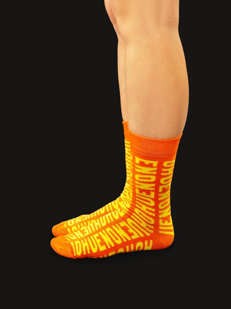 Шкарпетки Pattern помаранчеві Зображення: https://ohueno-official.com/wp-content/uploads/lek_7713-min-768x1024.jpg