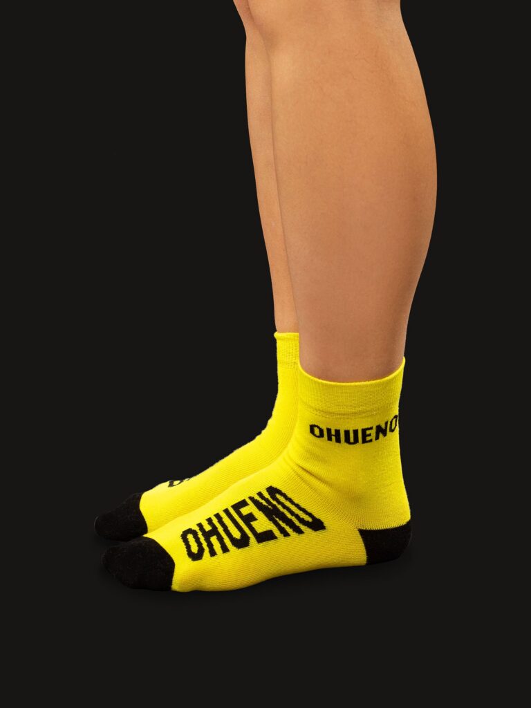 Шкарпетки жовті Зображення: https://ohueno-official.com/wp-content/uploads/lek_7763-min-768x1024.jpg
