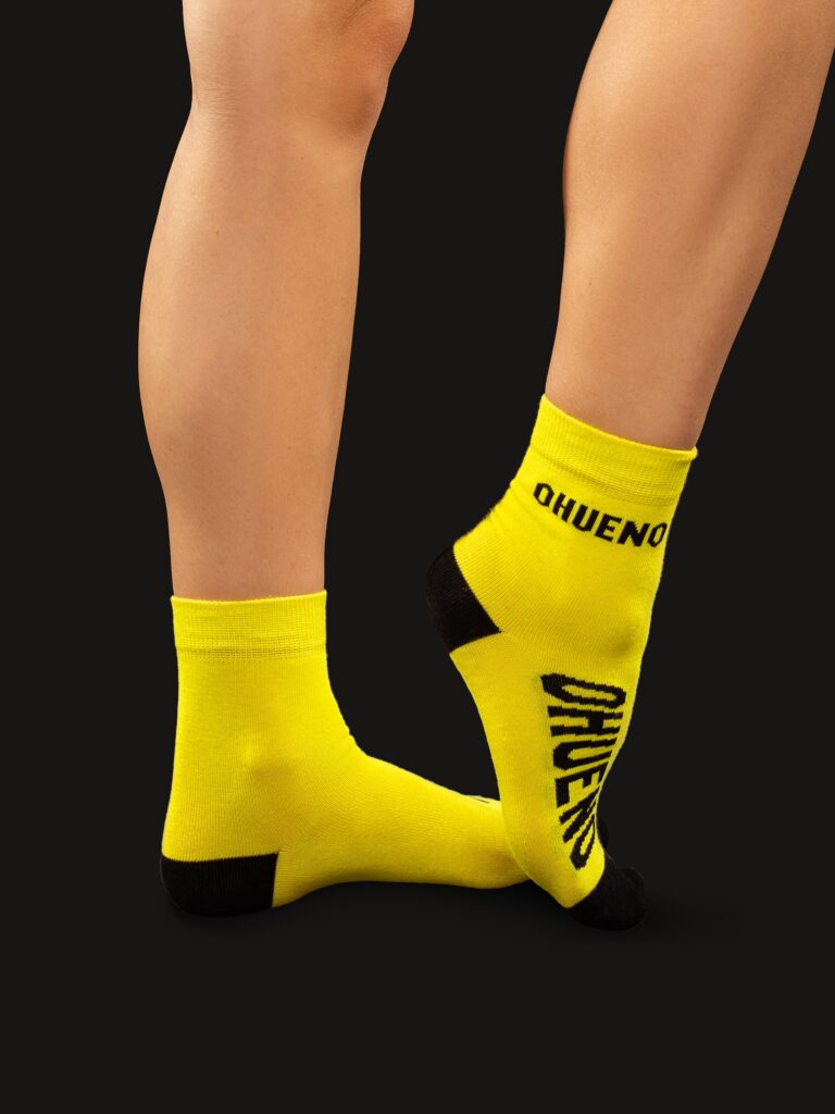 Шкарпетки жовті Image: https://ohueno-official.com/wp-content/uploads/lek_7766-min-768x1024.jpg