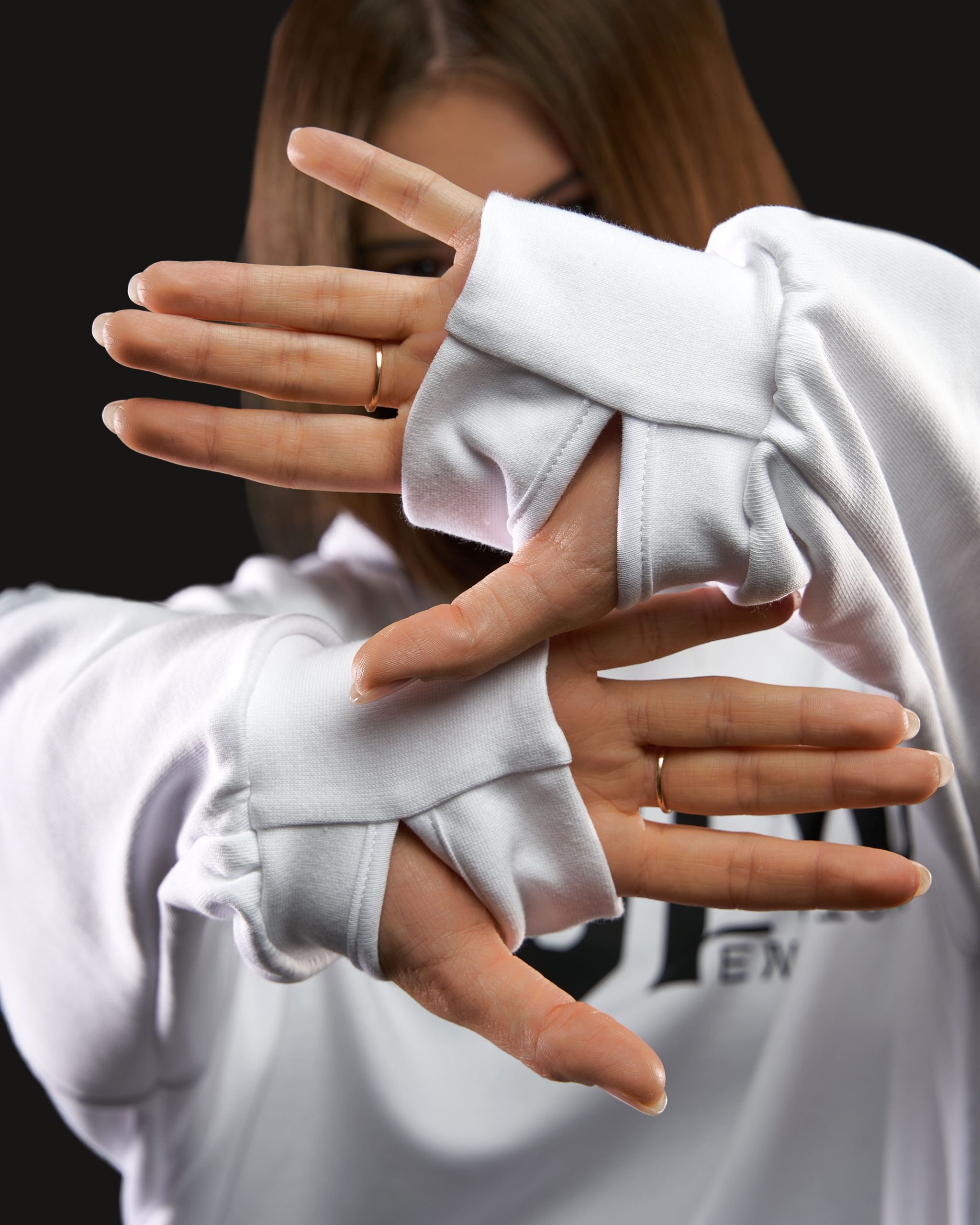 Hoodie Übergröße (weiß) Image: https://ohueno-official.com/wp-content/uploads/m00394-scaled.jpg