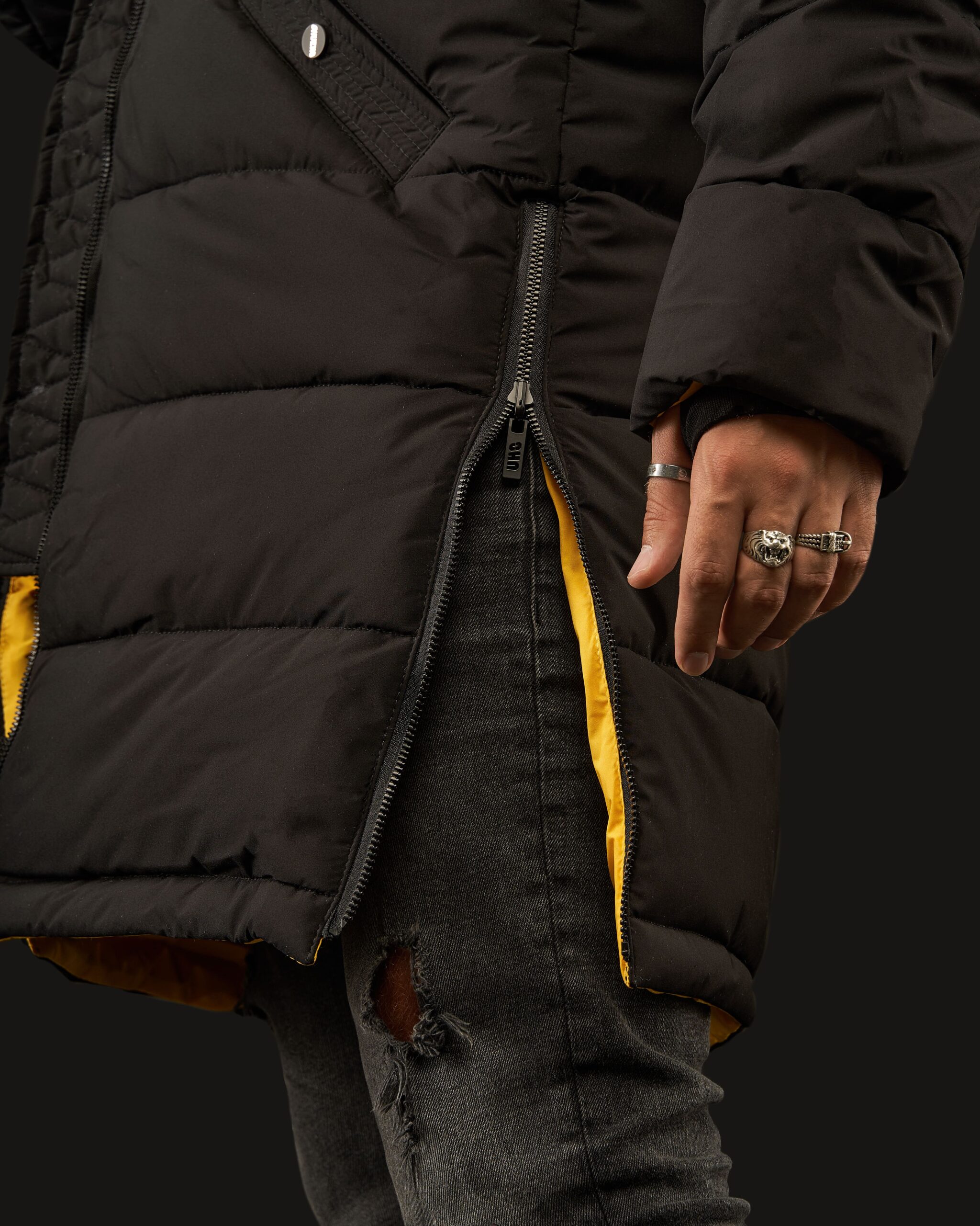 Down jacket Image: https://ohueno-official.com/wp-content/uploads/m01268-scaled.jpg