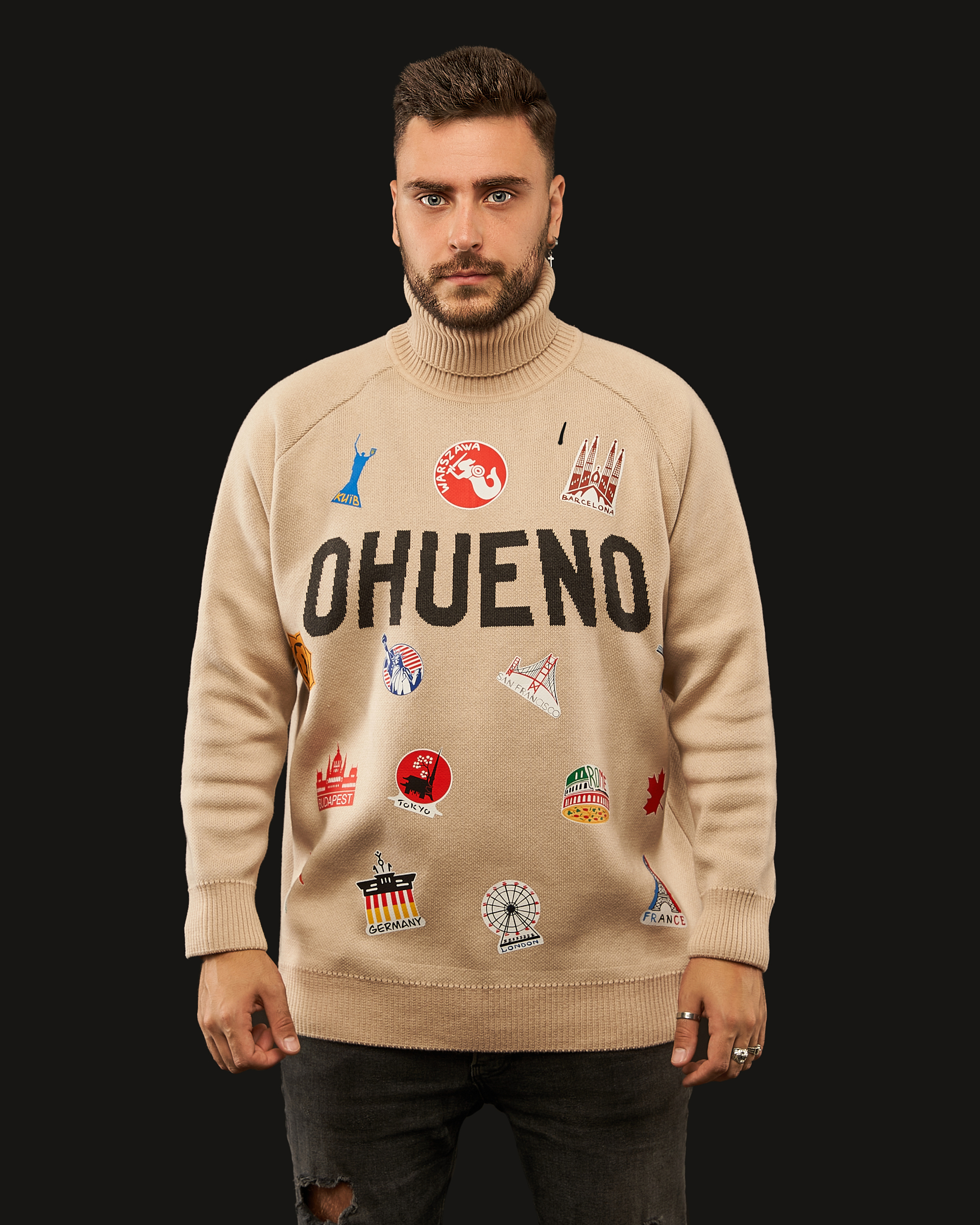 Sweter (beżowy) Image: https://ohueno-official.com/wp-content/uploads/m01948-1.jpg