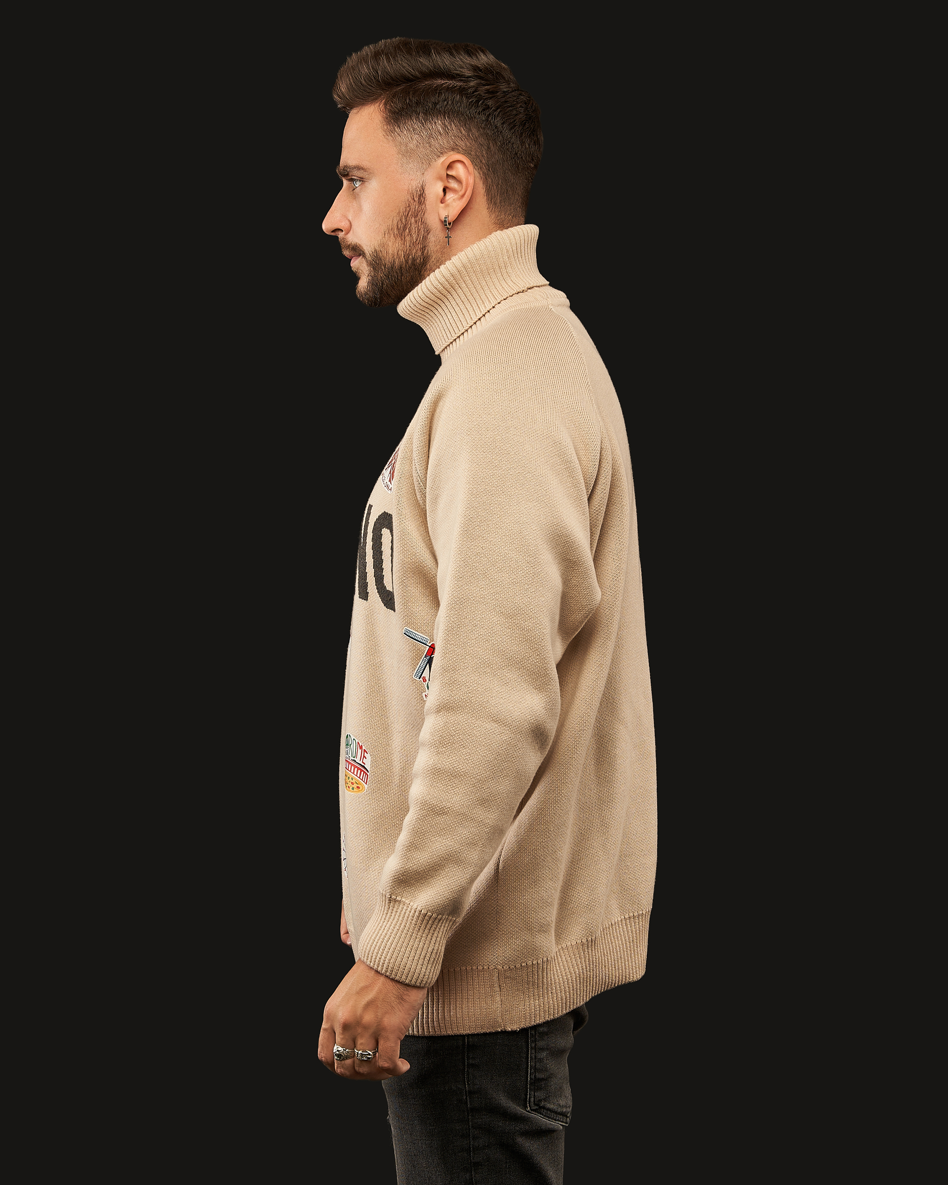 Sweater (beige) Image: https://ohueno-official.com/wp-content/uploads/m01949-1.jpg