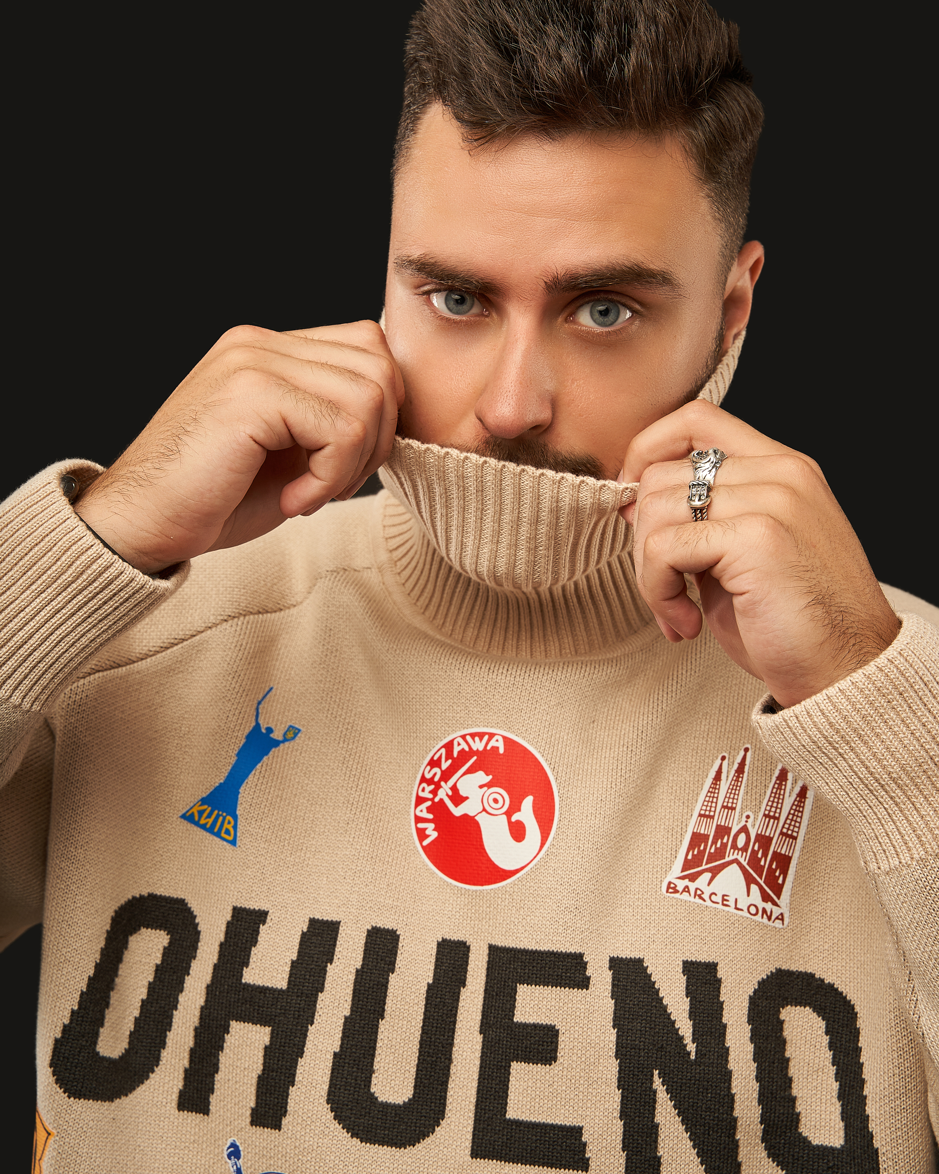 Sweater (beige) Image: https://ohueno-official.com/wp-content/uploads/m01952-1.jpg