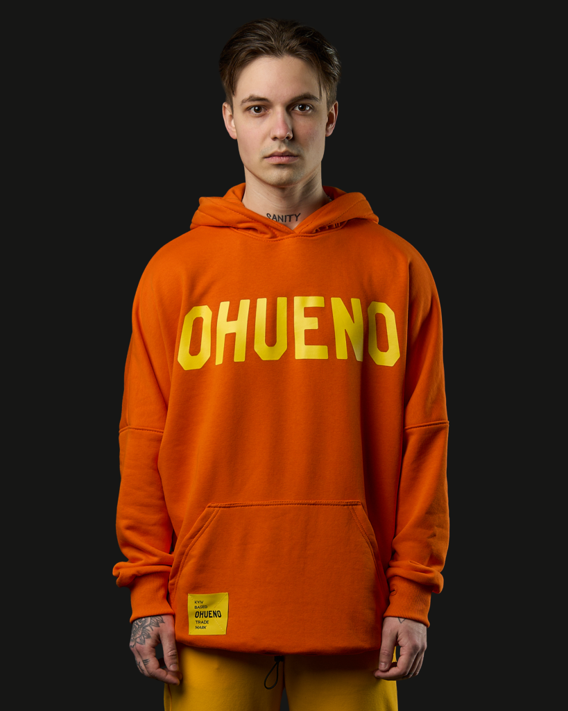 Bluza z kapturem oversize (Pomarańczowy) Image: https://ohueno-official.com/wp-content/uploads/m02010-819x1024.png