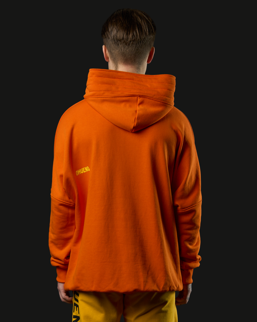 Hoodie Übergröße (orange) Image: https://ohueno-official.com/wp-content/uploads/m02011-819x1024.png
