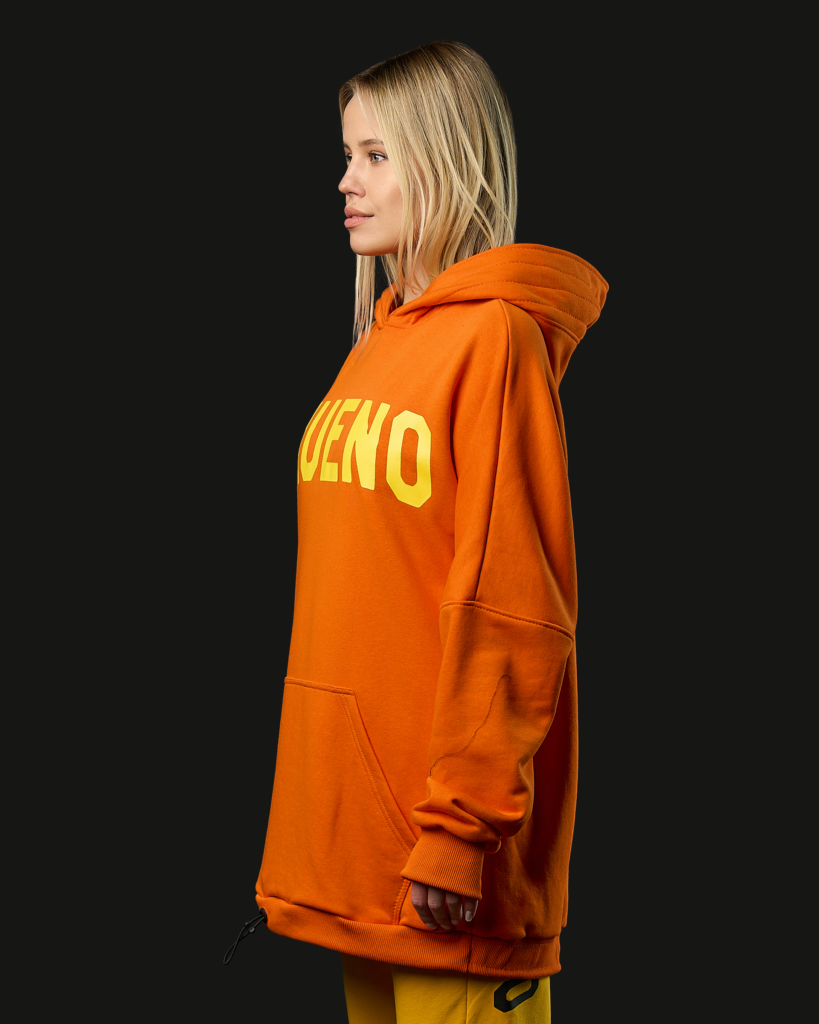 Oversized hoodie (orange) Image: https://ohueno-official.com/wp-content/uploads/m02014-819x1024.png